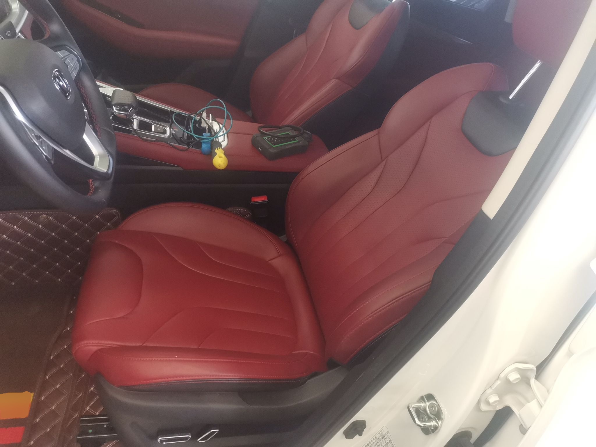 Переднее сиденье в автомобиле