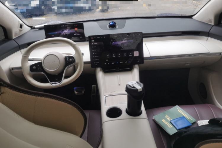 Used Hima Luxeed R7 2024 All-Electric 736 km Ultra Center Console