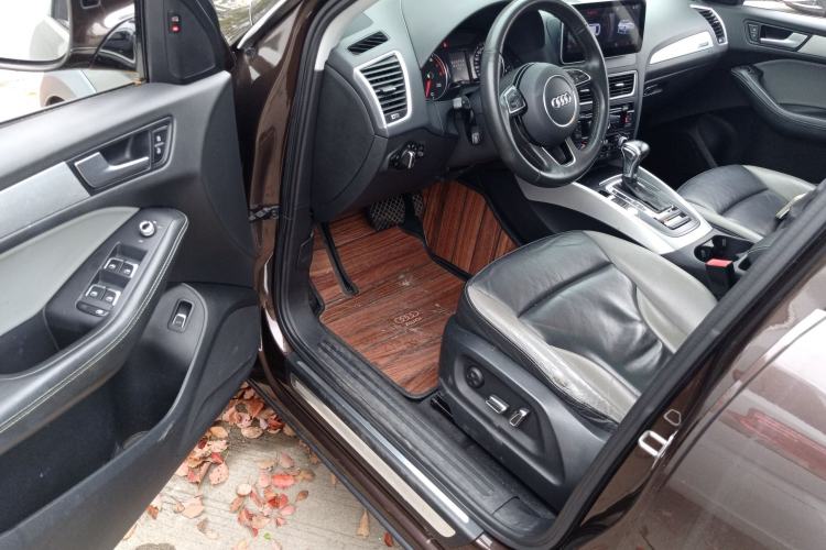 Used Audi Q5 2017 Plus 40 TFSI Technology Model Driver Seat