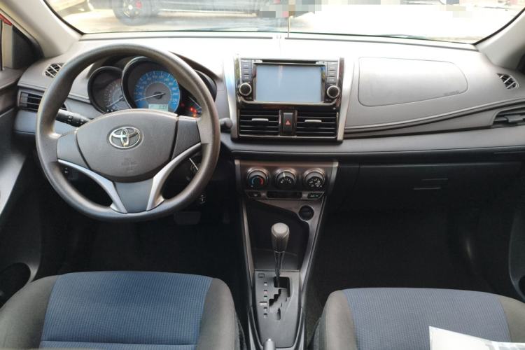 Used Toyota YARiS L Zhi Xuan 2015 1.5E Automatic Charm Edition Center Console