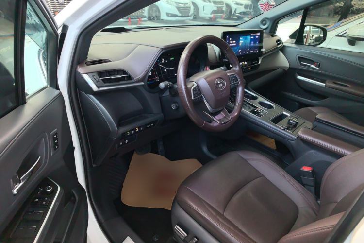 Used Toyota Granvia 2023 2.5L Hybrid Flagship VIP Edition