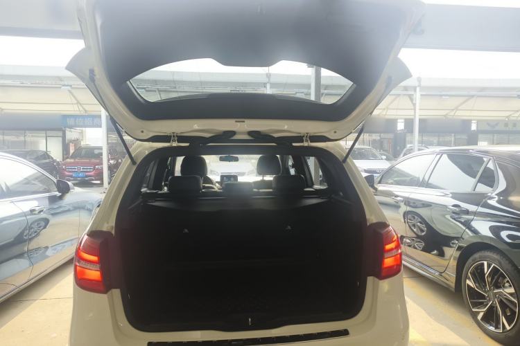 Used Mercedes-Benz B-Class 2015 B 200 Fashion Model Trunk