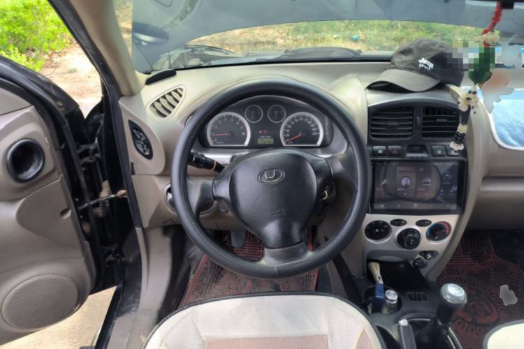 Used Huatai Santa Fe Classic 2012 2.0L Gasoline Manual Luxury Version Steering Wheel
