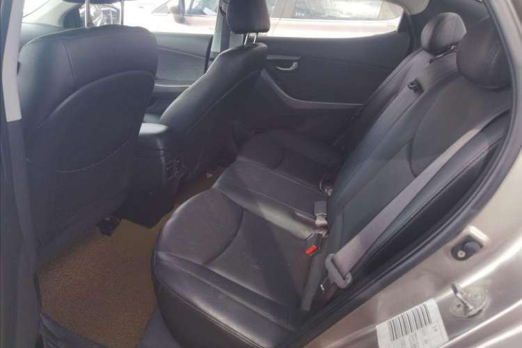 Used Hyundai Elantra (5th Generation / Langdong) 2015 1.6L Automatic Luxury Model Interior 3