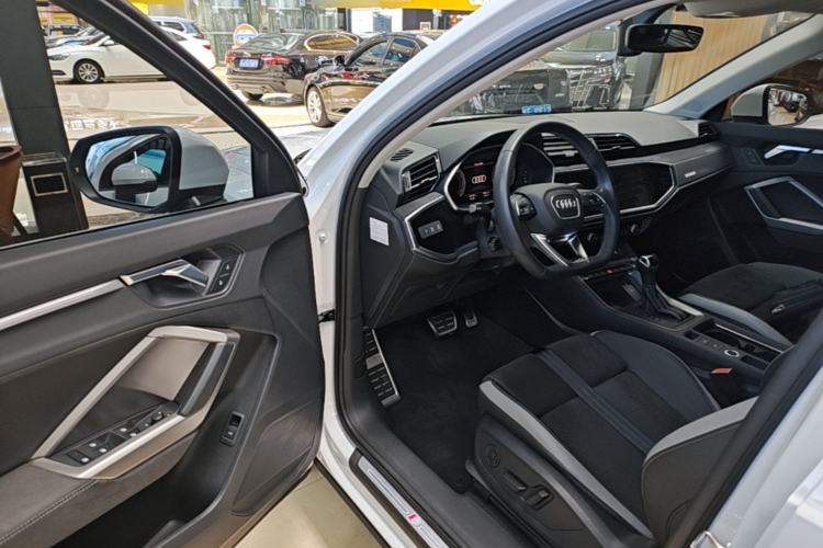 Used Audi Q3 2022 40 TFSI Fashion Dynamic Model
