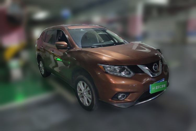 Used Nissan X-Trail 2015 2.0L CVT Comfort MAX Edition 2WD Front Right 45 Deg