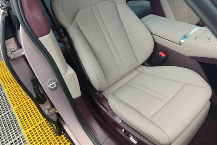 Used Xiaomi Auto YU7 2025 Ultra-Long Range High-Performance All-Wheel-Drive Max Edition Right Front Seat