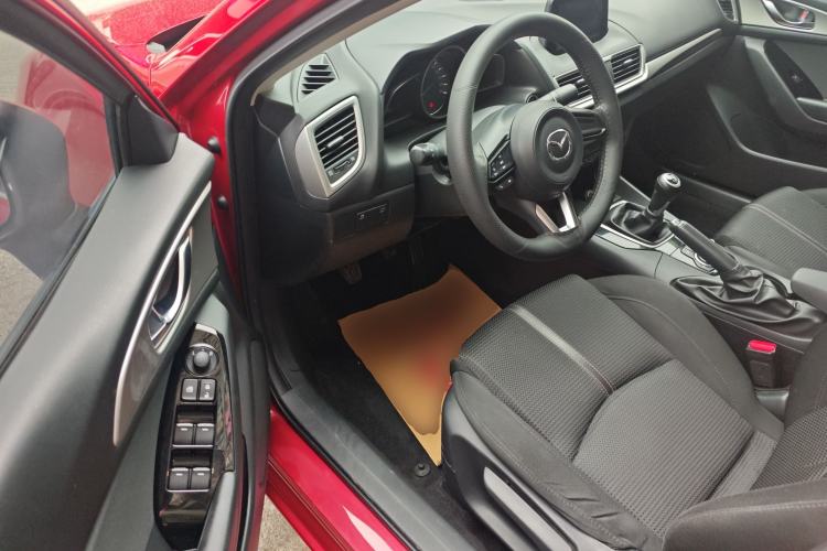 Used Mazda 3 Axela 2017 Sedan 1.5L Manual Luxury Model Emission Standard China V Driver Seat