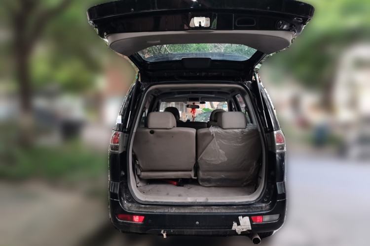 Used Mitsubishi Zinger 2011 2.0L Manual Transmission Luxury Version