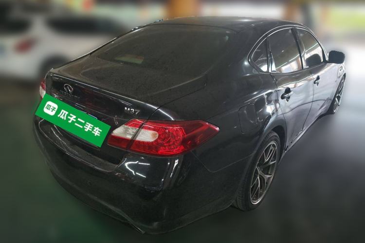 Used Infiniti M Series 2011 M37 model
