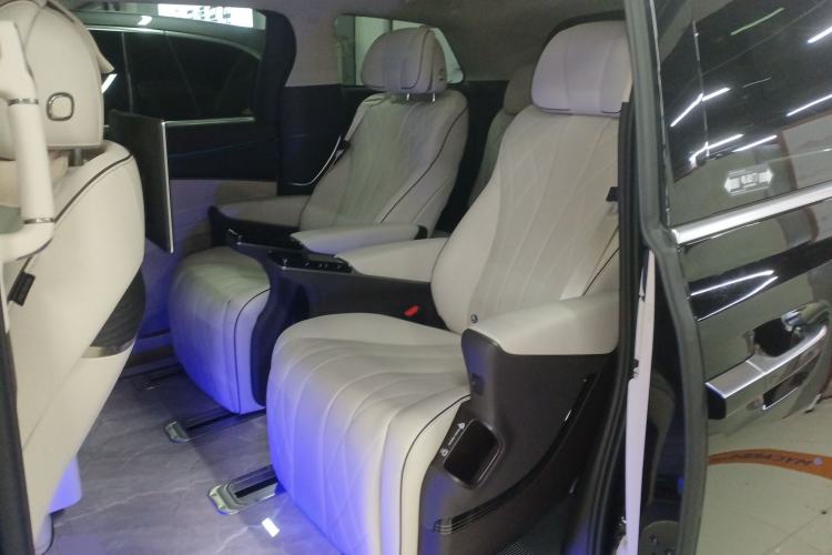 Used Denza D9 2024 DM-i 980 Four-Wheel Drive Flagship Model
