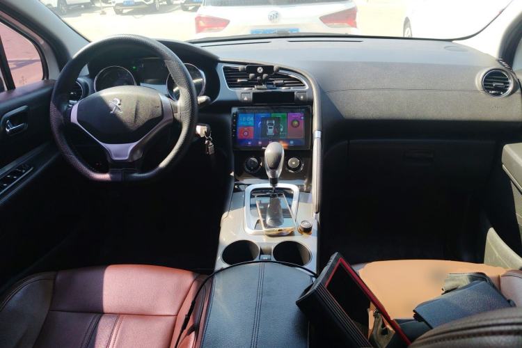 Used Peugeot 3008 2016 2.0L Automatic Standard Edition Center Console