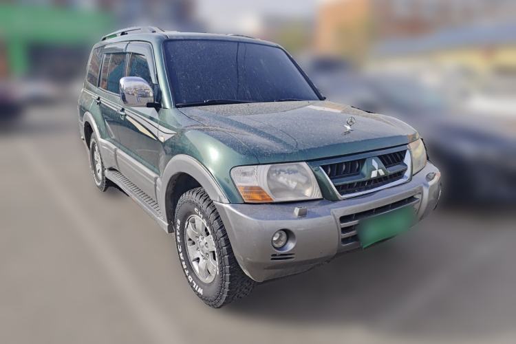 Used Mitsubishi Pajero 2006 3.0L AT GLS Front Right 45 Deg