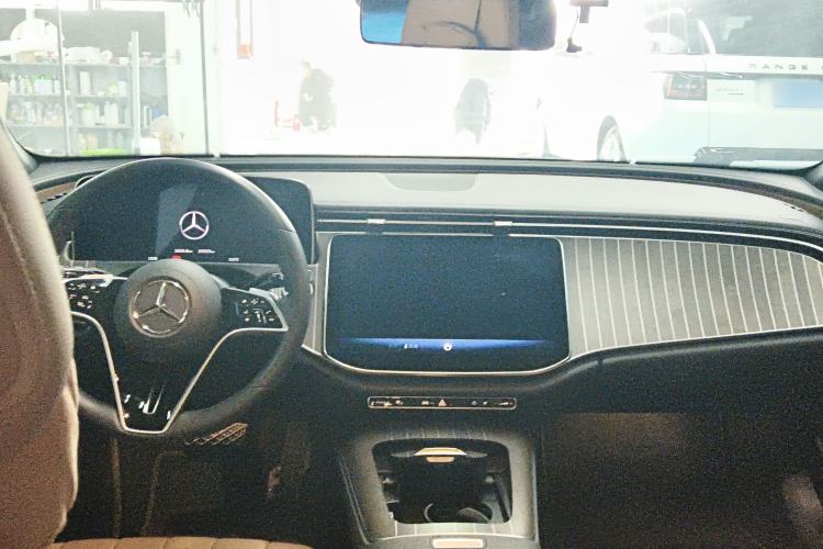 Used Mercedes-Benz E-Class 2024 Refresh E 300 L Stylish Edition Center Console