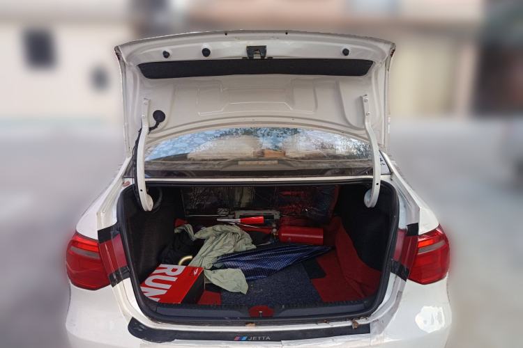 Used Volkswagen Jetta 2015 Value Edition 1.6L Manual Fashionable Style Trunk