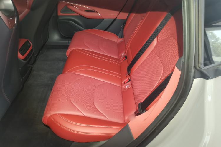 Used Xiaomi Auto SU7 2024 Four-Wheel Drive Ultra-Long Range Advanced Intelligent Driving Max Edition Left Rear Seat