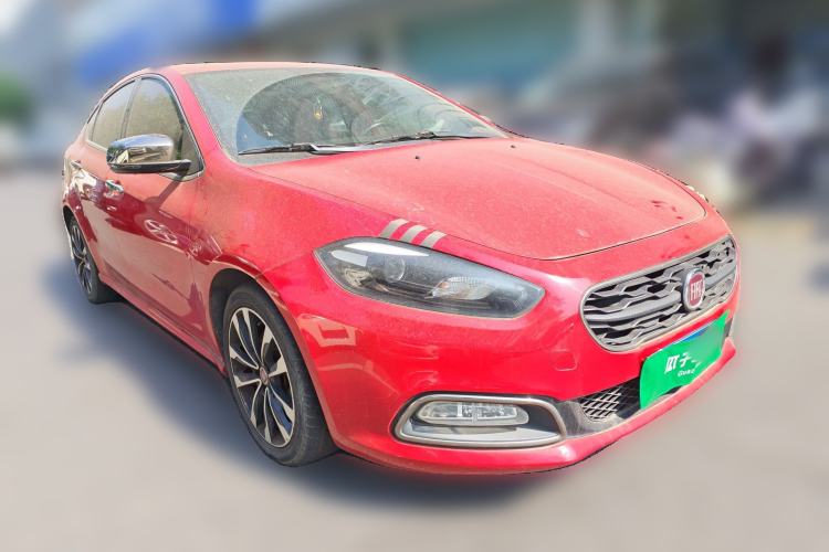 Used Fiat Viaggio 2015 1.4T Automatic Enjoyment Edition Front Right 45 Deg