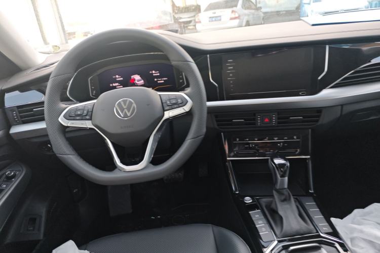 Used Volkswagen Passat 2026 Model, Outstanding 380TSI Xingkong Longteng Edition Steering Wheel