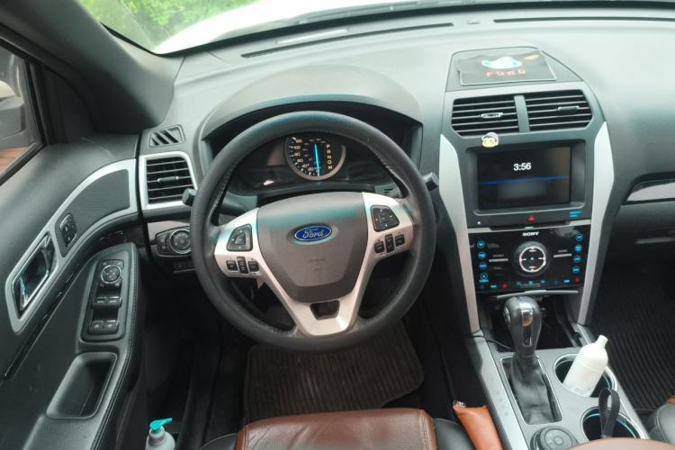 Used Ford Explorer 2013 3.5L Deluxe Model
