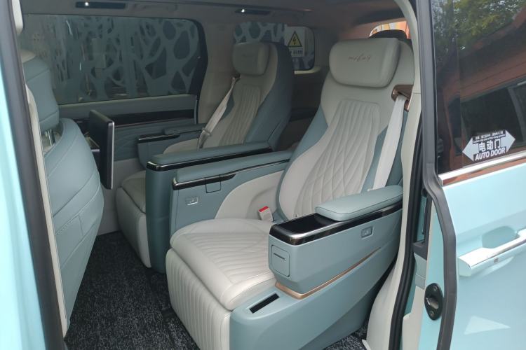 Used SAIC MAXUS Dajia 9 2022 Long-Range High-Mountain Six-Seater Version
