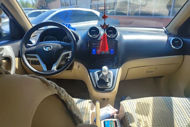 Used Haval H6 2011 2.0L Manual Two-Wheel Drive Urban Version Center Console