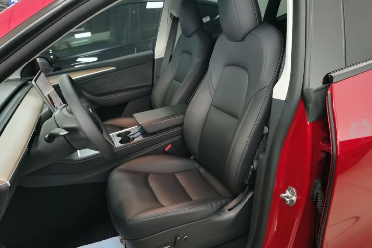 Used Tesla Model Y 2021 Long-Range All-Wheel-Drive Version
