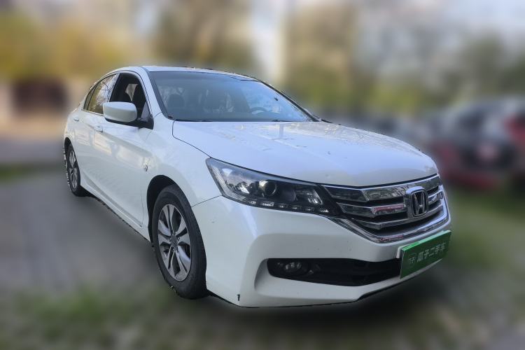 Used Honda Accord 2015 2.0L LX Comfort Edition Front Right 45 Deg