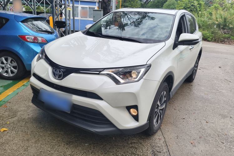 Used Toyota RAV4 2019 2.0L CVT Two-Wheel Drive Luxury Version China VI Standard