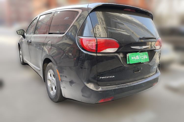 Used Chrysler Grand Voyager PHEV 2018 3.6L Plug-in Hybrid Rear Left 45 Deg