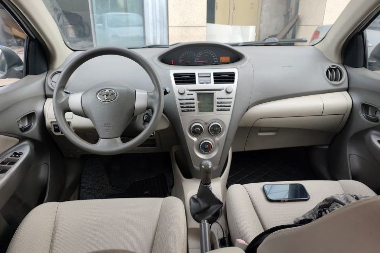 Used Toyota Vios 2010 1.6L GL-i MT Center Console