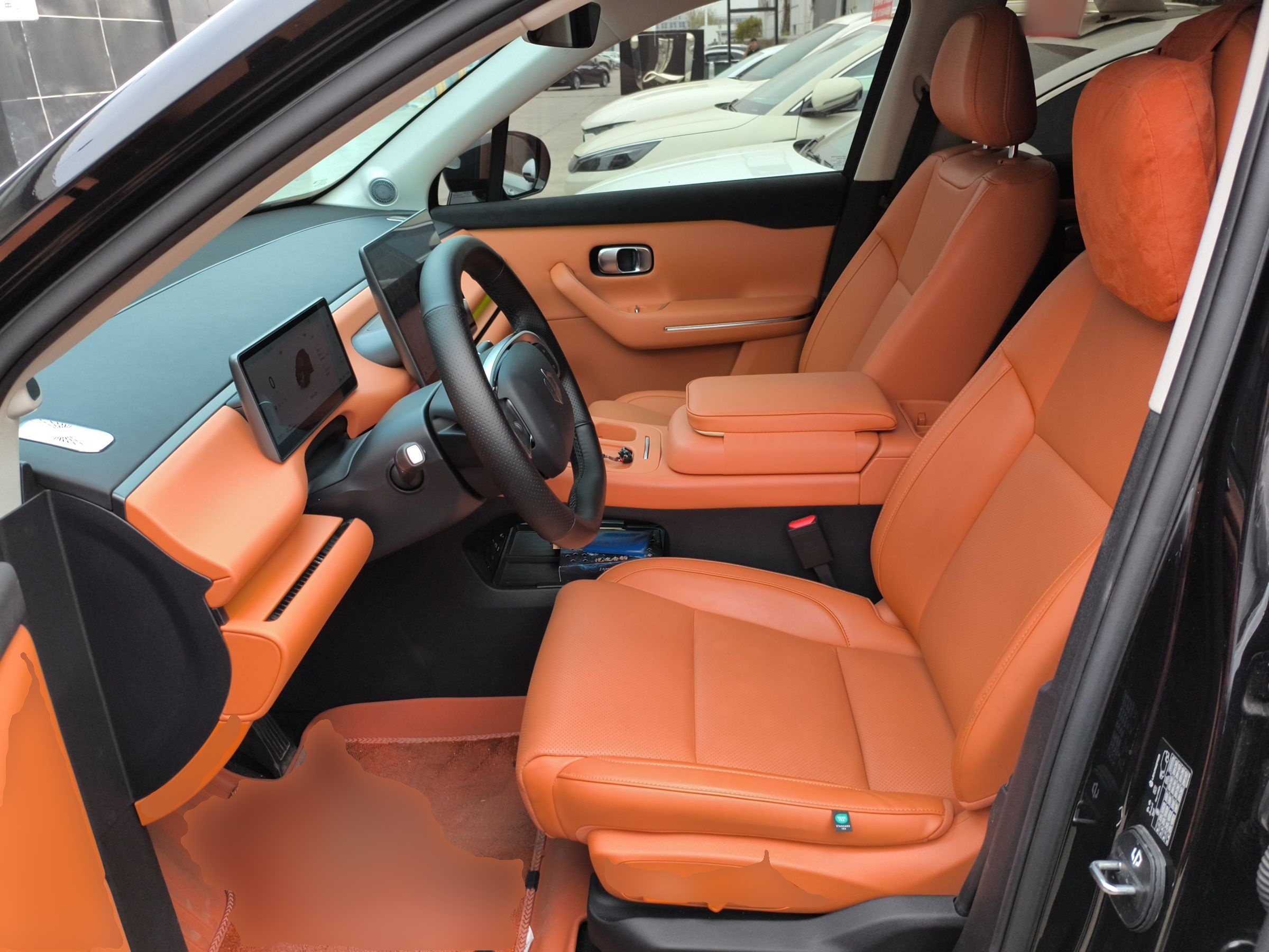 المقاعد الأمامية داخل السيارة