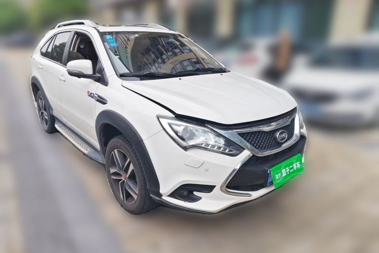 Used BYD Tang New Energy 2015 2.0T Four-Wheel-Drive Flagship Model Front Right 45 Deg