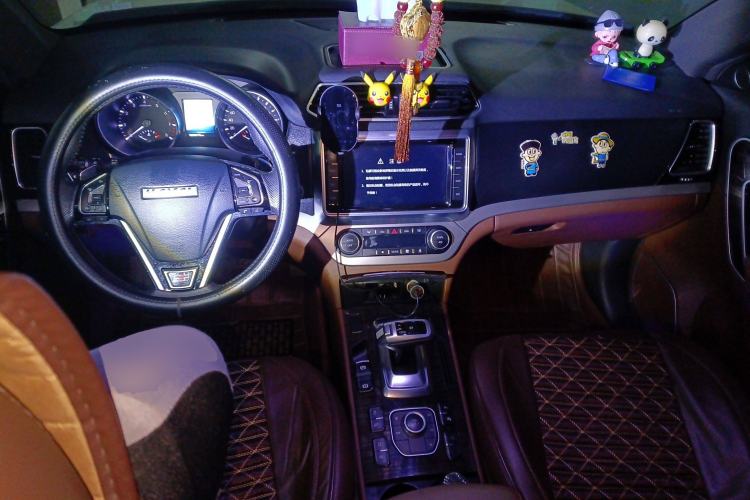 Used Haval H6 Coupe 2017 Red-Label 2.0T Automatic Two-Wheel Drive Elite Model Center Console