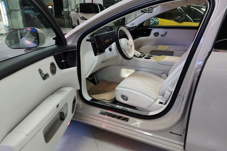 Used Hima S800 2025 Model, Range-Extended Starlight Executive Edition, 4 Seats