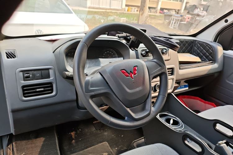 Used Wuling Yangguang 2024 300km Range Practical Window-Sealed Version 60kW
