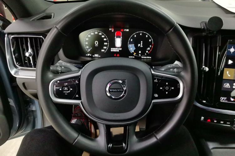 Used Volvo V60 2022 B5 Zhiyuan Sport Edition
