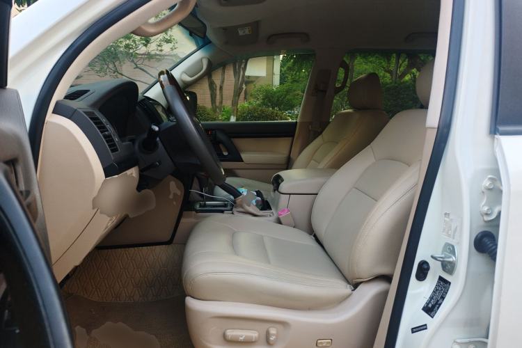 Used Toyota Land Cruiser 2015 4.0L V6 Middle East Low-Trim Version
