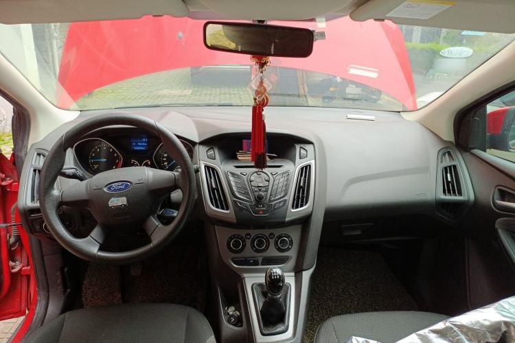 Used Ford Focus 2012 Hatchback 1.6L Manual Comfort Model Center Console