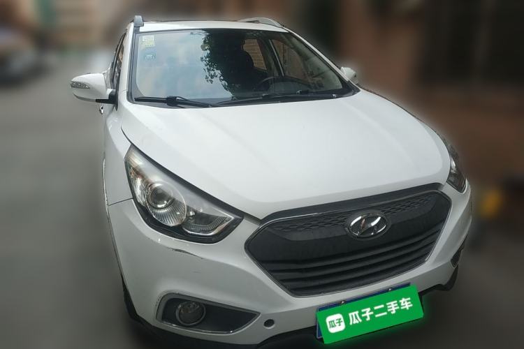 Used Hyundai ix35 2012 2.0L Automatic Two-Wheel Drive Elite Edition GLS Front Right 45 Deg