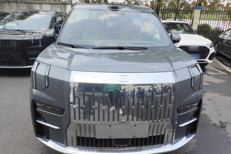 Used Zeekr 009 2024 Six-Seat Executive Version 4WD 108 kWh Front