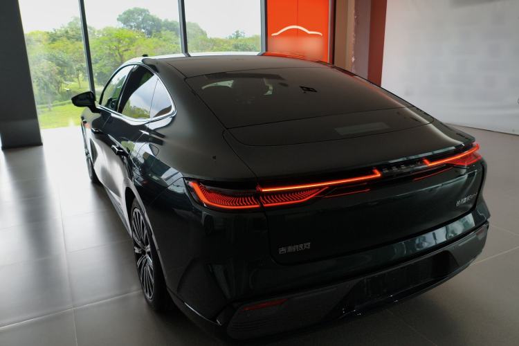 Used Geely Galaxy 8 2025 130km EM-P Starship Edition Rear Left 45 Deg