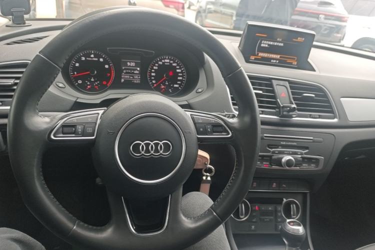 Used Audi Q3 2018 30th Anniversary Edition 30 TFSI Fashion Model Center Console