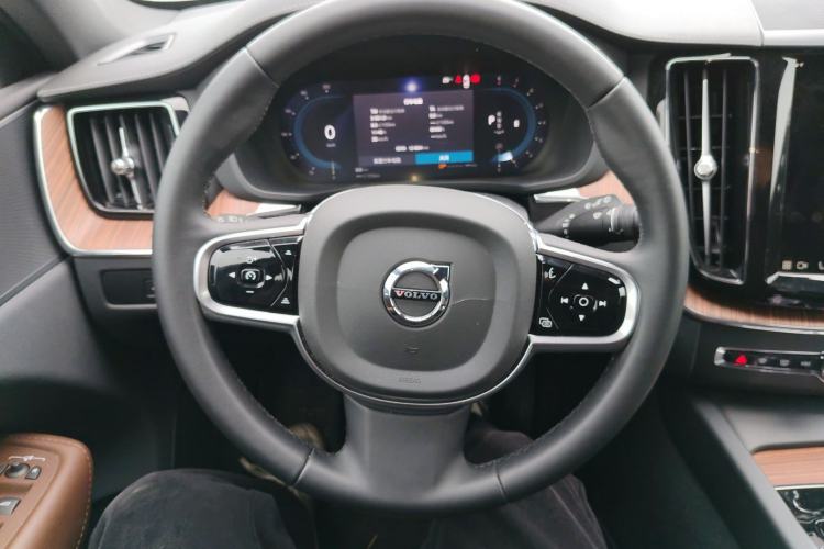 Used Volvo XC60 2025 B5 Four-Wheel Drive Smart & Advanced Luxury Edition Steering Wheel