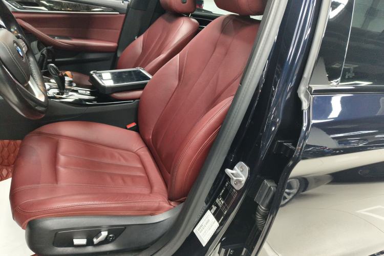 Used BMW 5 Series 2018 Restyled 530Li Leading Edition M Sport Package Left Front Seat