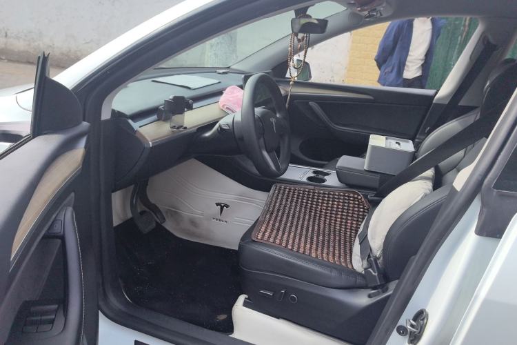 Used Tesla Model Y 2023 Long-Range All-Wheel-Drive Version