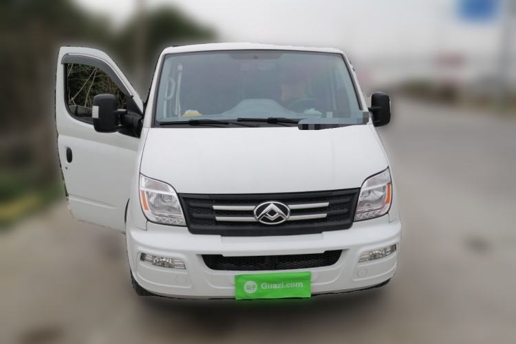 Used SAIC MAXUS Xintu V80 2023 2.0T AMT Classic Aoyuntong Power Version Short Wheelbase Mid-Roof Design 5/6 Seats