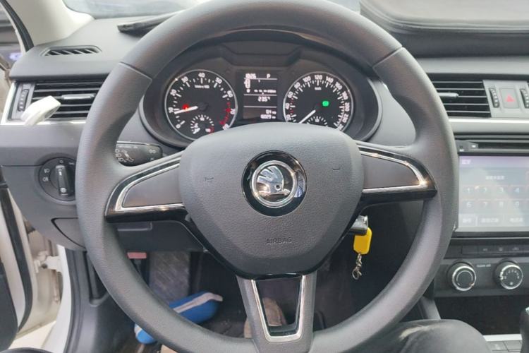 Used Skoda Octavia 2017 1.6L Automatic Chuanxing Edition Steering Wheel
