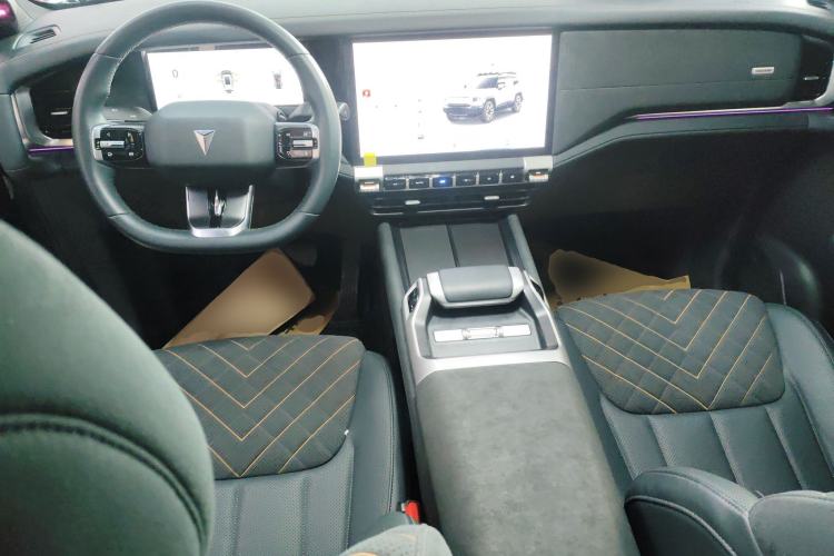 Used Deepal G318 2024 Four-Wheel-Drive Air Suspension Model Center Console