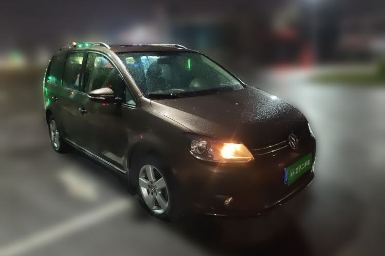 Used Volkswagen Touran 2013 1.4T DSG Comfort Edition 5-Seater Front Right 45 Deg