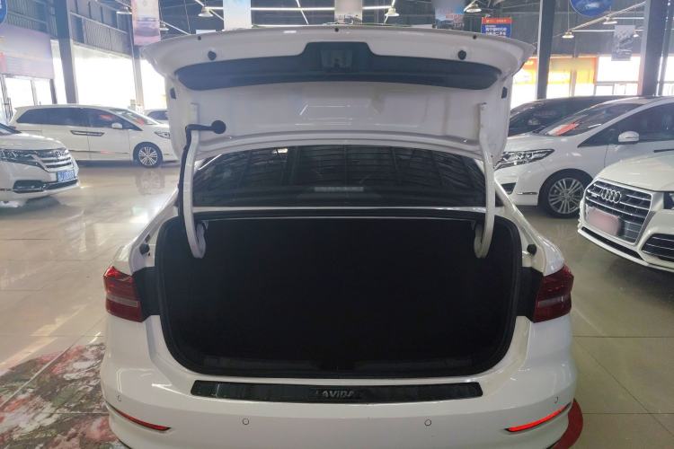 Used Volkswagen Lavida 2019 1.5L Automatic Comfort Edition China VI Standard Trunk